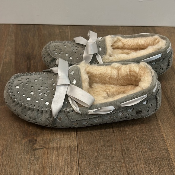 New UGG Women's Grey Moccasin Slippers - Picture 4 of 5
